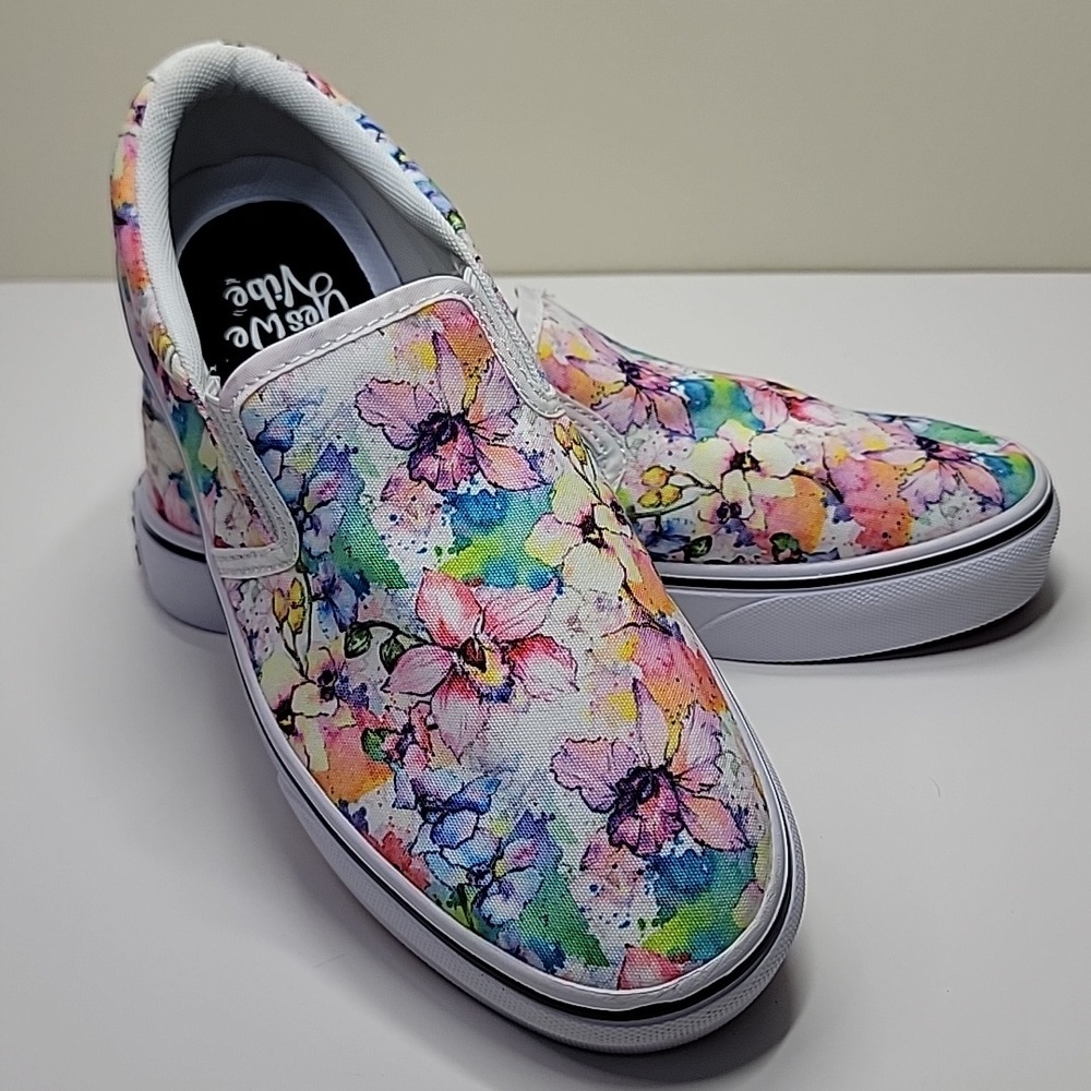 YES WE VIBE. WATERCOLOR FLOWERS SNEAKERS NWOB SIZE 7.5 WMS SUMMERTIME